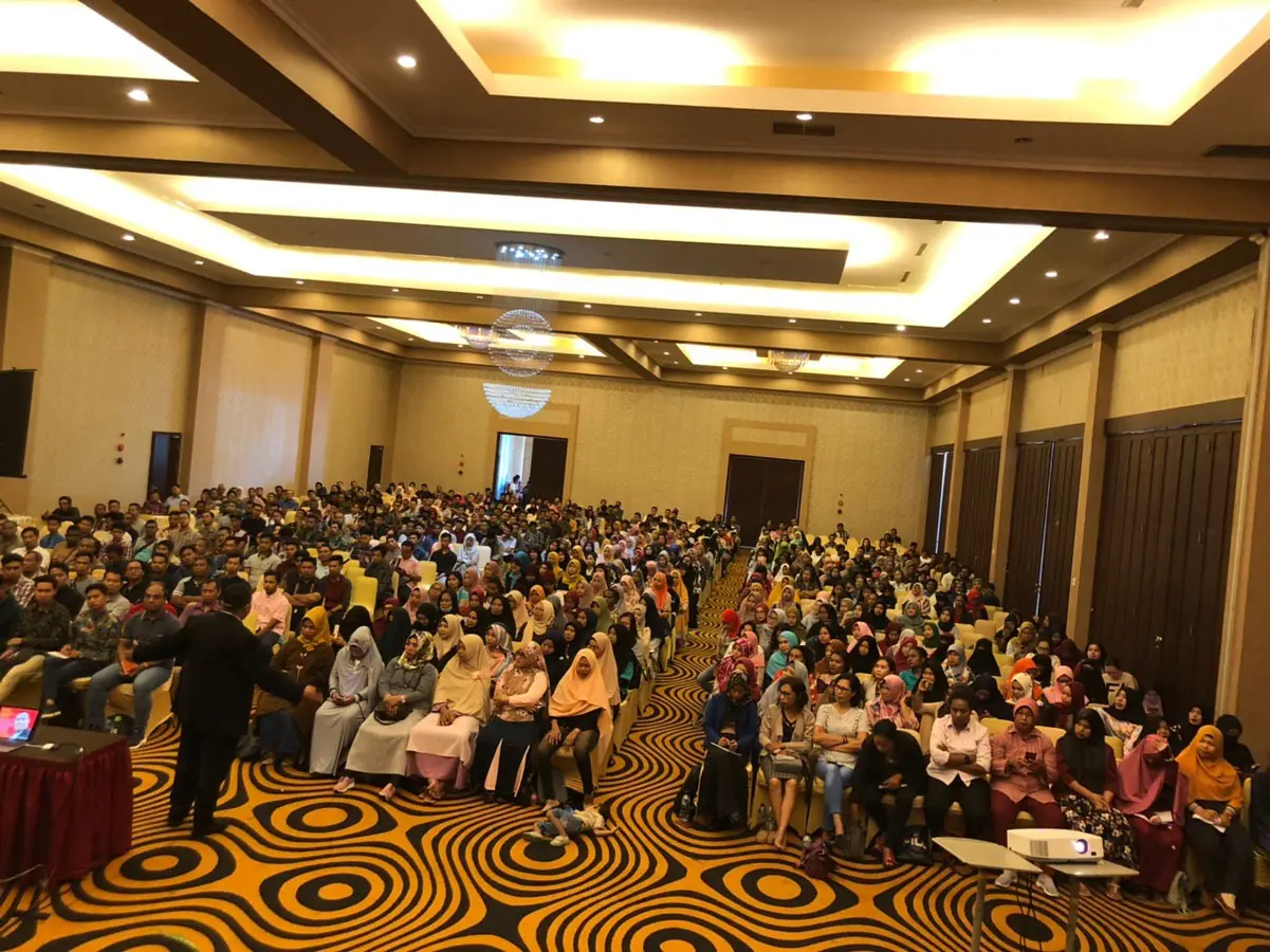 Peserta seminar Didik Mulato di aula besar